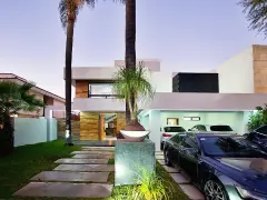 RESIDENCIA EN VALLE REAL ZAPOPAN. 450 Mts.