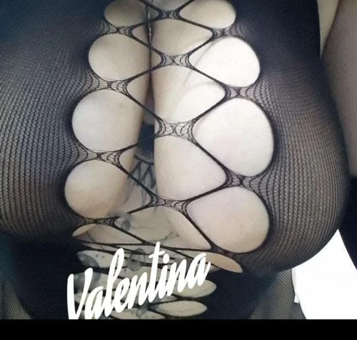 Madurita de grandes pechos experta en dar placer