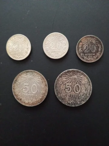 Lote de 5 monedas de plata antiguas de Mexico.