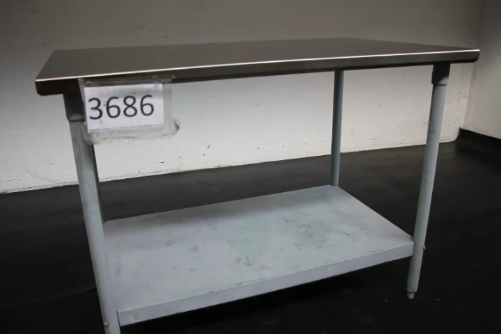 MESA DE TRABAJO EN ACERO INOXIDABLE