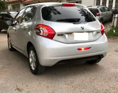 Peugeot 208 1.5 Allure Touchscreen - foto 2