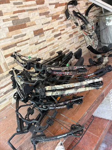 Tengo ballestas y arcos de caza