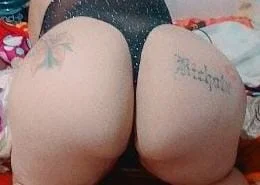Cataleya y Bichota  Hot